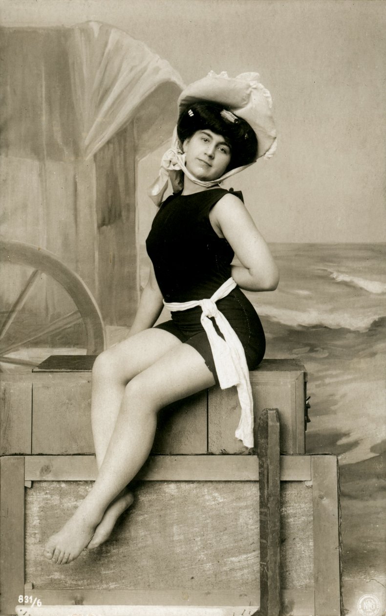 Mulher em fato de banho, c. início do séc. XIX (cartão postal) de Alec Hunter