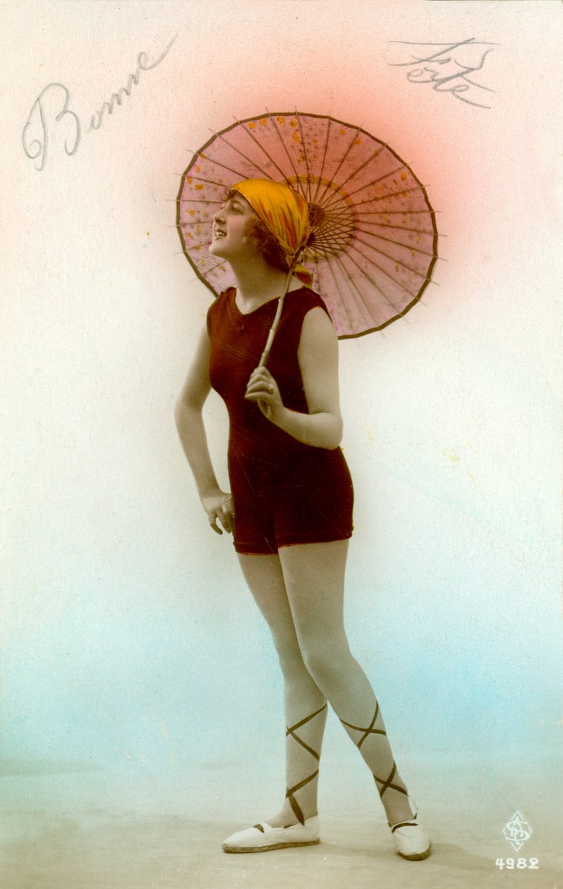 Mulher em fato de banho, c. início do século XIX (cartão postal) de Alec Hunter