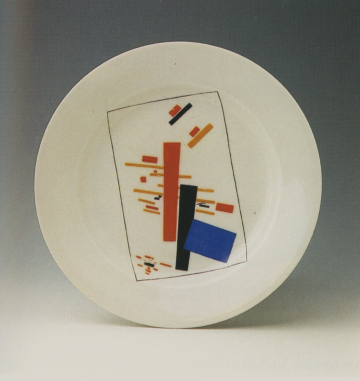 Prato com decoração suprematista de Kazimir Severinovich Malevich