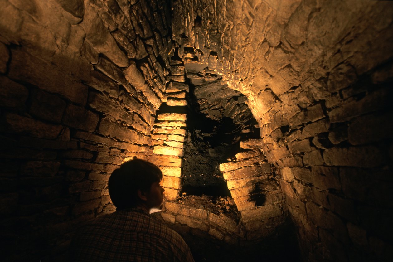 Cancuen, Guatemala, Arthur Demarest, Tomas Barrientos, Maya, palácio, Período Clássico,..., 2004 (foto) de Kenneth Garrett