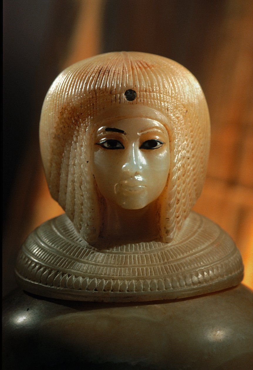 Tampa de jarra canóptica com a forma de Kiya, uma esposa secundária do faraó Akhenaton, possivelmente a..., 2009 (foto) de Kenneth Garrett