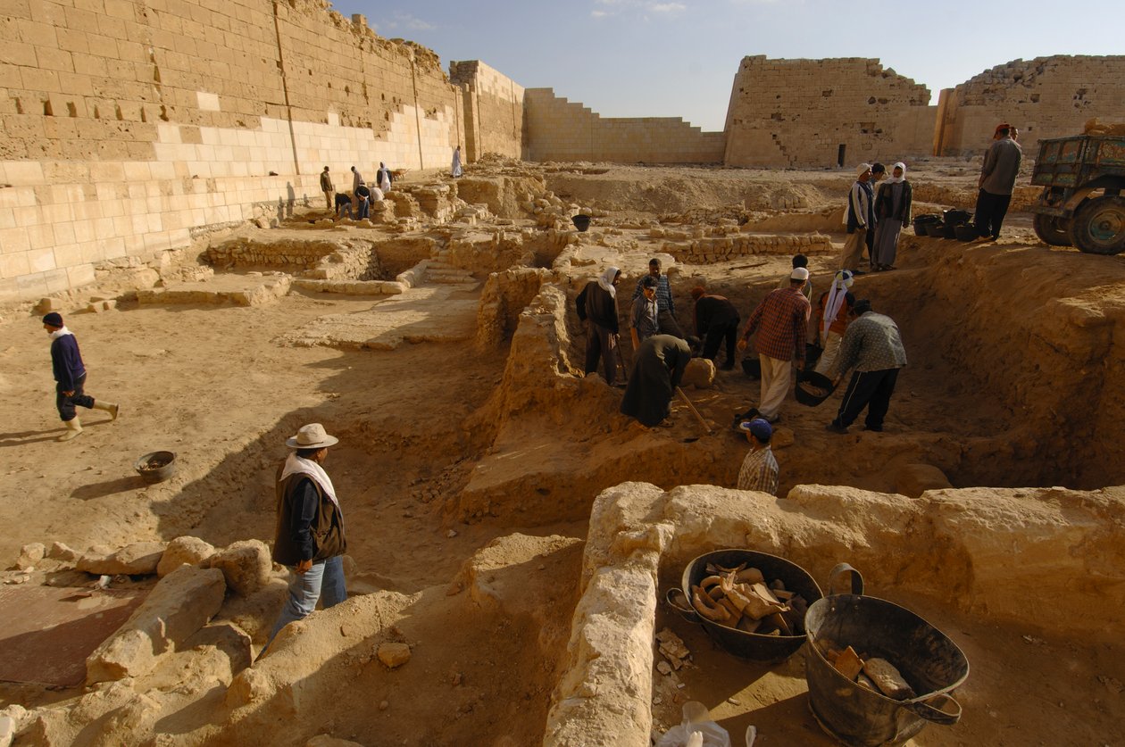 Cleópatra; A procura da última rainha do Egipto; Catálogo da exposição; página 208; Cleópatra..., 2011 (foto) de Kenneth Garrett
