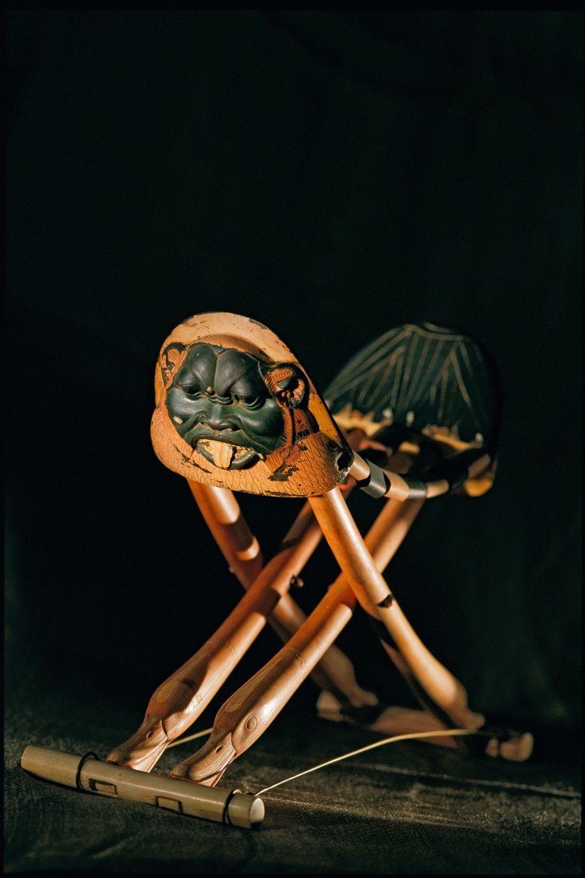 Apoio de cabeça em marfim dobrável do rei Tutankhamon, Novo Reino, 2002 (foto) de Kenneth Garrett