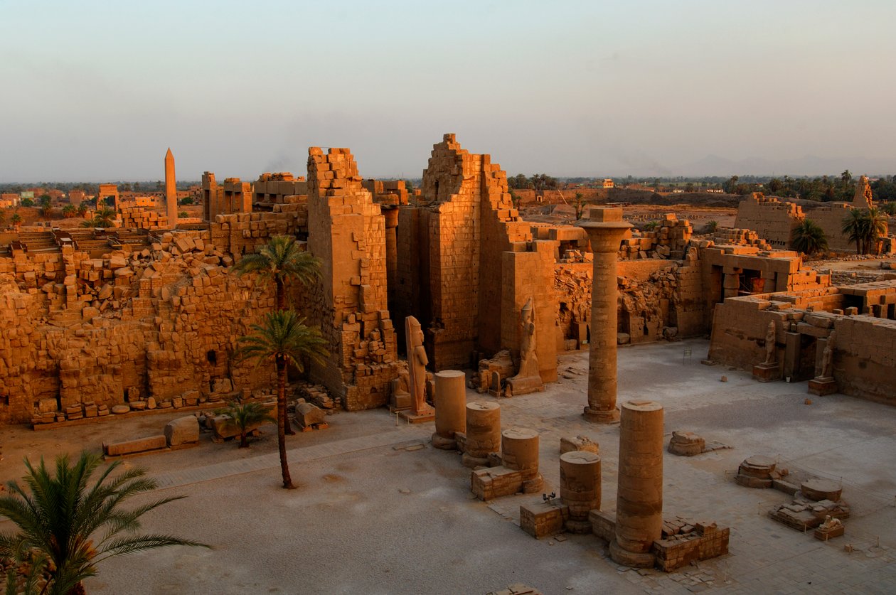 Quiosque de Taharka, primeiro pátio, Templo de Karnak, Faraós Negros, Núbios, Egipto, Lux..., 2007 (foto) de Kenneth Garrett