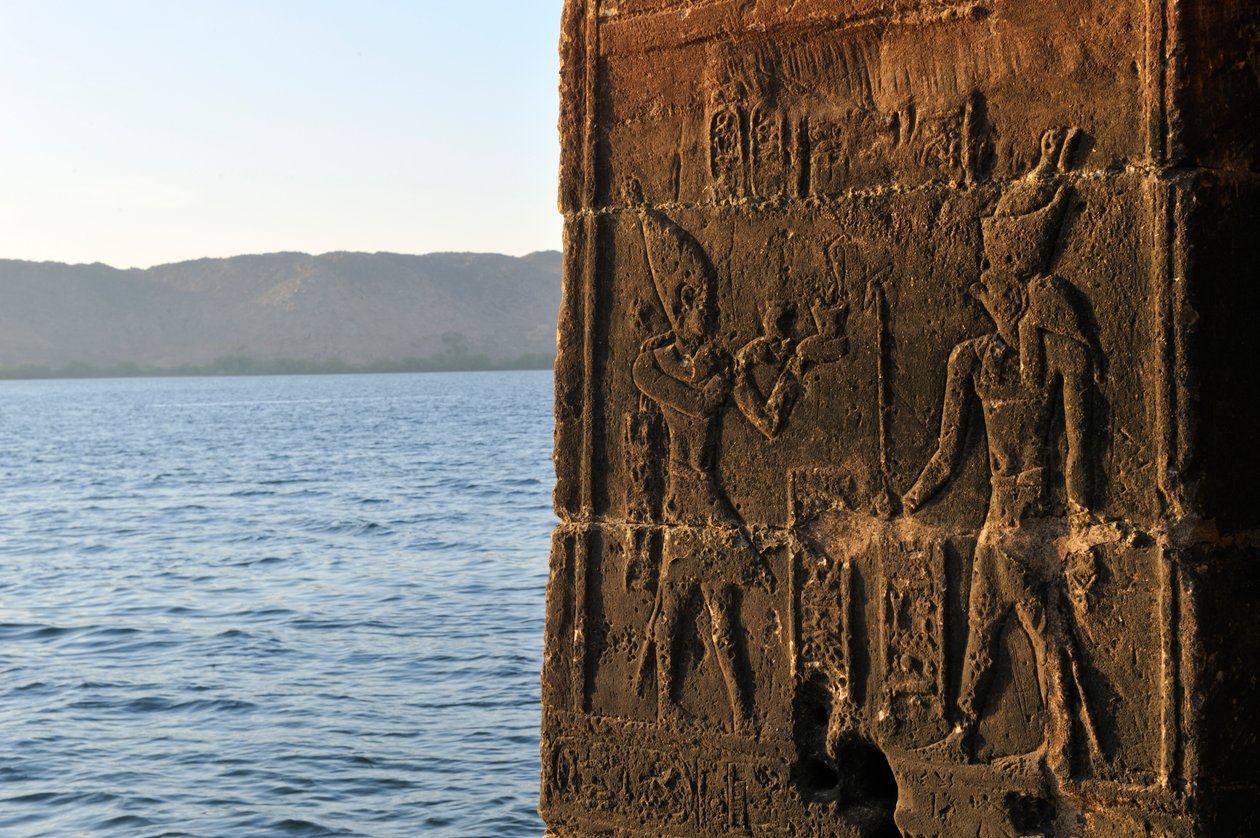 Últimos Faraós, MM7836, Egipto, Templo de Philae, Assuão, Ptolemaico, Templo de Ísis, 2011 (foto) de Kenneth Garrett