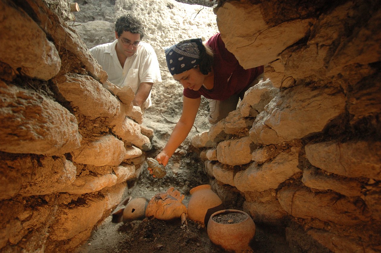 Maya; Murais Maya; San Bartolo; Guatemala; Dr. Bill Saturno, 2002 (foto) de Kenneth Garrett