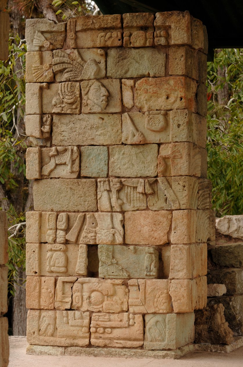 Ascensão e queda dos Maias, Copan, Honduras, Pormenores do glifo do 18 Coelho, Templo 18, Maias de Kenneth Garrett