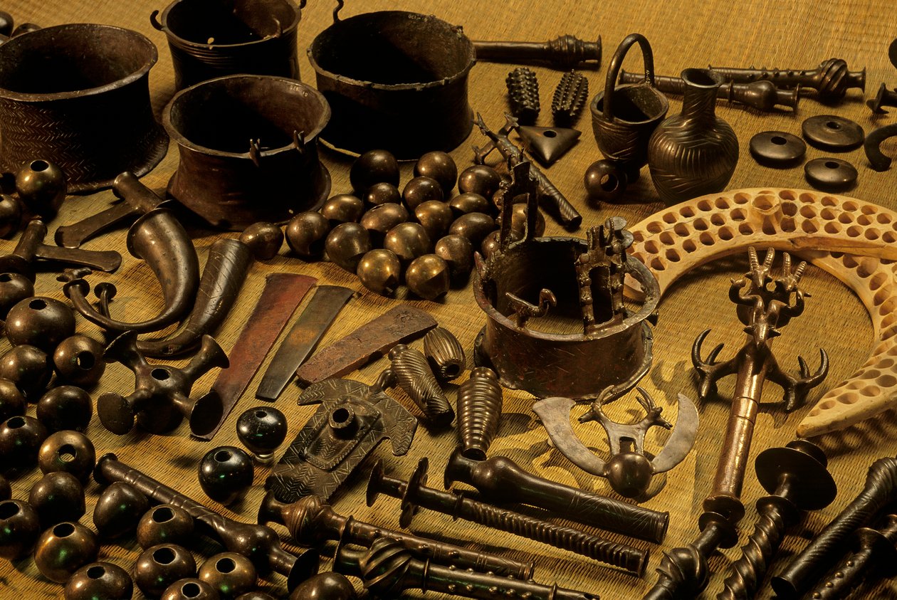 Nahal Mishmar: 429 objectos encontrados numa gruta com 5500 anos, perto do Mar Morto, em Israe... de Kenneth Garrett