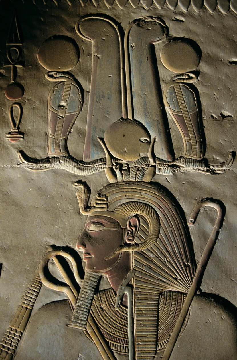 Relevo do templo de Seti I em Abydos, Egipto, Abydos; escultura; figura; Seti; deus; coroa..., 2005 (foto) de Kenneth Garrett