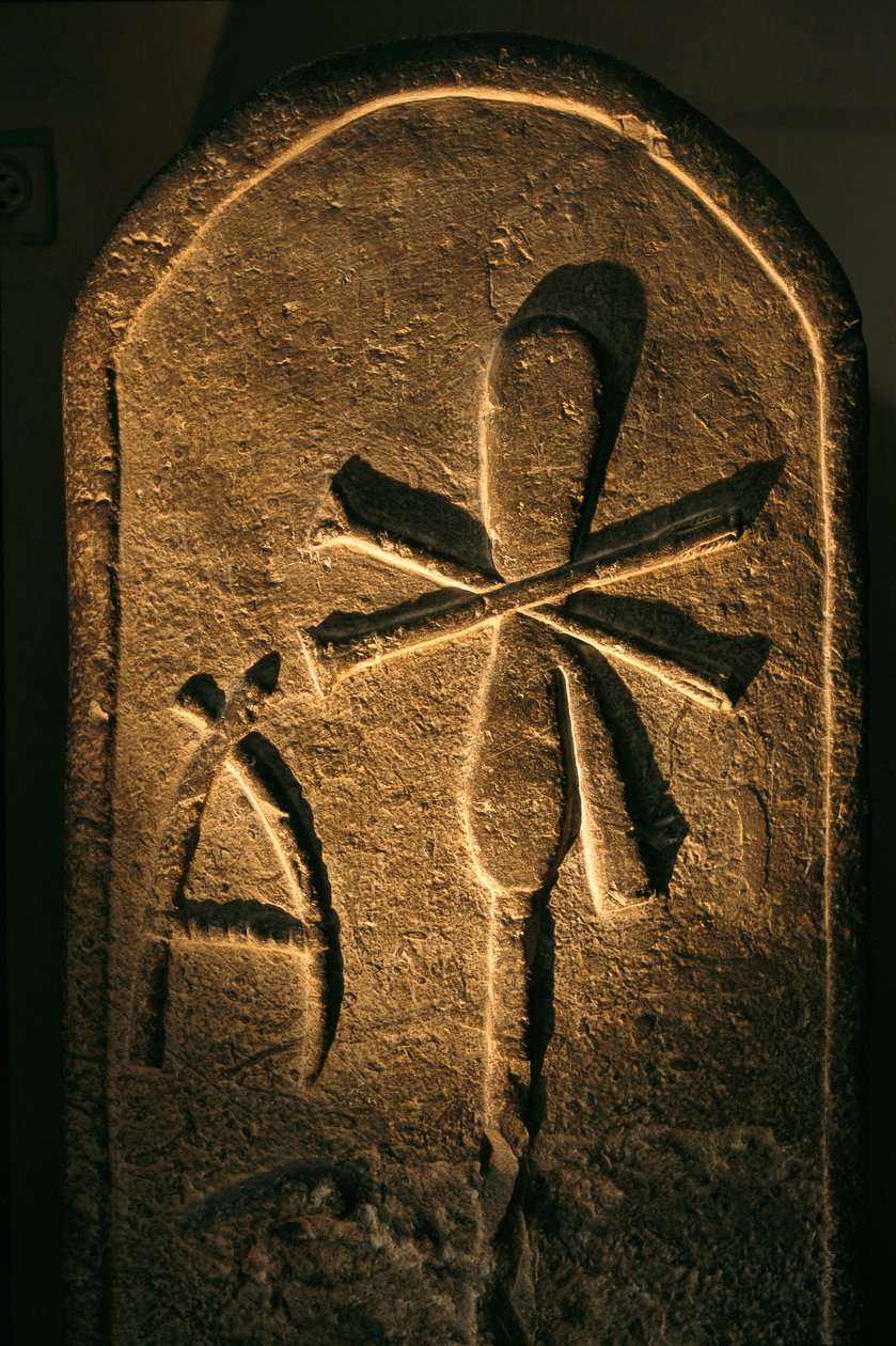 Estela de uma rainha da 1ª dinastia, Abydos, Egipto; Museu Egípcio, Cairo, 2005 (foto) de Kenneth Garrett
