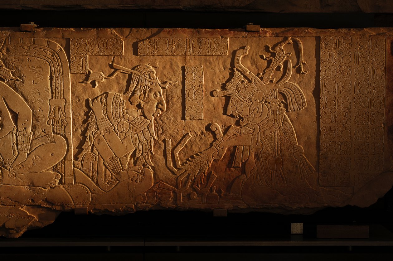 Banco do trono do Templo 21, escultura do rei Akhal Mo Nab, Palenque, México, 2005 (foto) de Kenneth Garrett