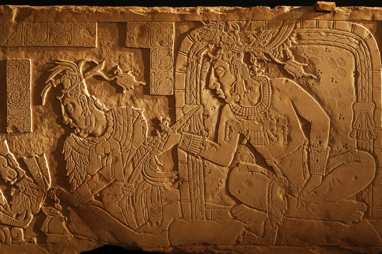 Banco do trono do Templo 21, escultura do rei Akhal Mo Nab, Palenque, México, 2005 (foto) de Kenneth Garrett