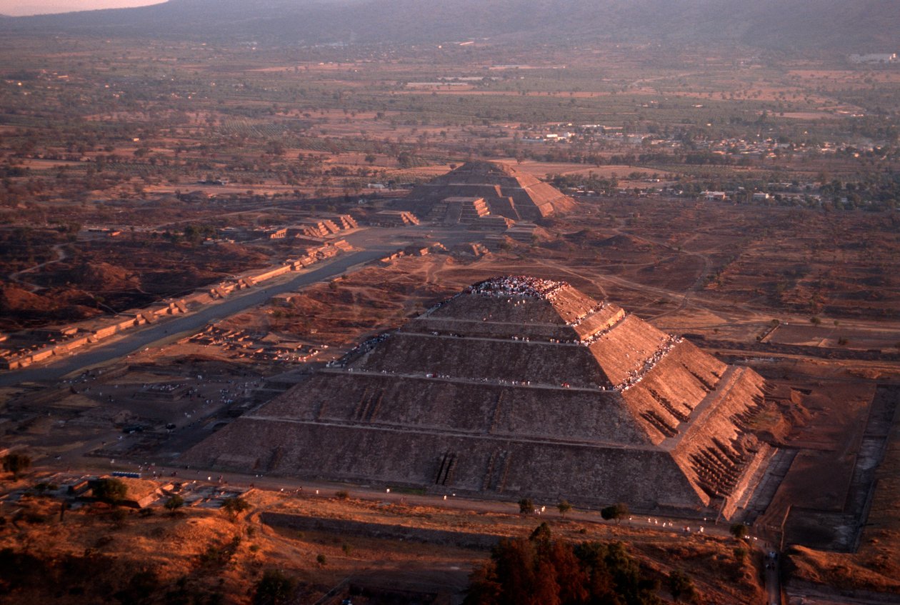 Teotihuacan; Pirâmide da Lua; Pirâmides; Meso América; México; Culturas Antigas-Th..., 2005 (foto) de Kenneth Garrett