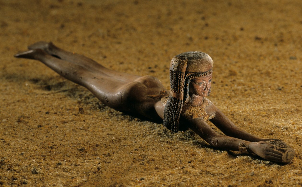 Colher de Unguent; reinado de Amenhotep III; madeira; ouro, 2009 (foto) de Kenneth Garrett