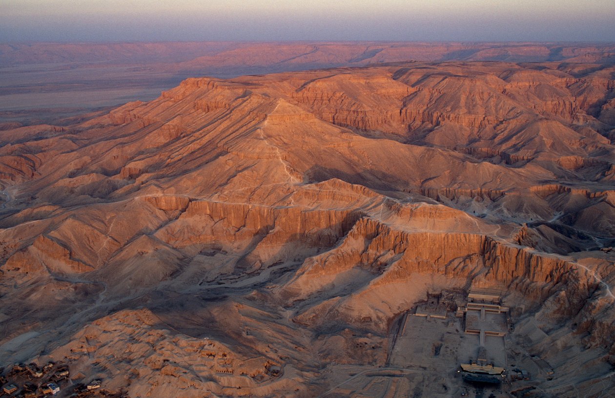 Vale dos Reis; Egipto; Qurna; Deir el-Medina, Hatshepsut, Novo Reino de Kenneth Garrett