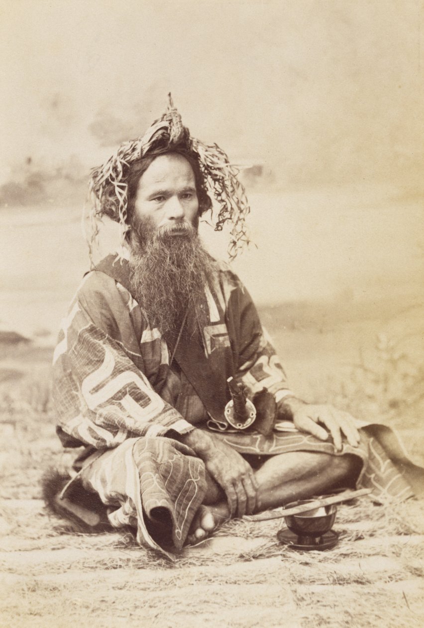 Ainu Man, c.1890s (impressão de prata de gelatina) de Kenzô Tamoto