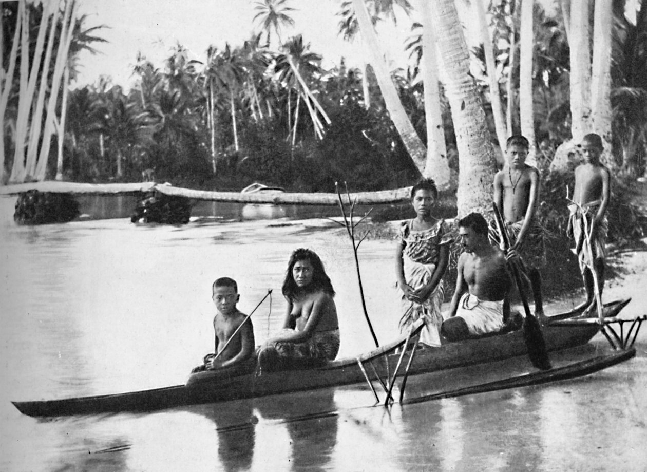 Uma canoa samoana com canoa e seus ocupantes, 1902 de Kerry and Co