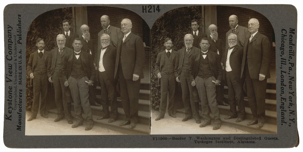 "Booker T. Washington e convidados ilustres, Instituto Tuskegee, Alabama", abril de 1906 (fotografia) de Keystone View Company