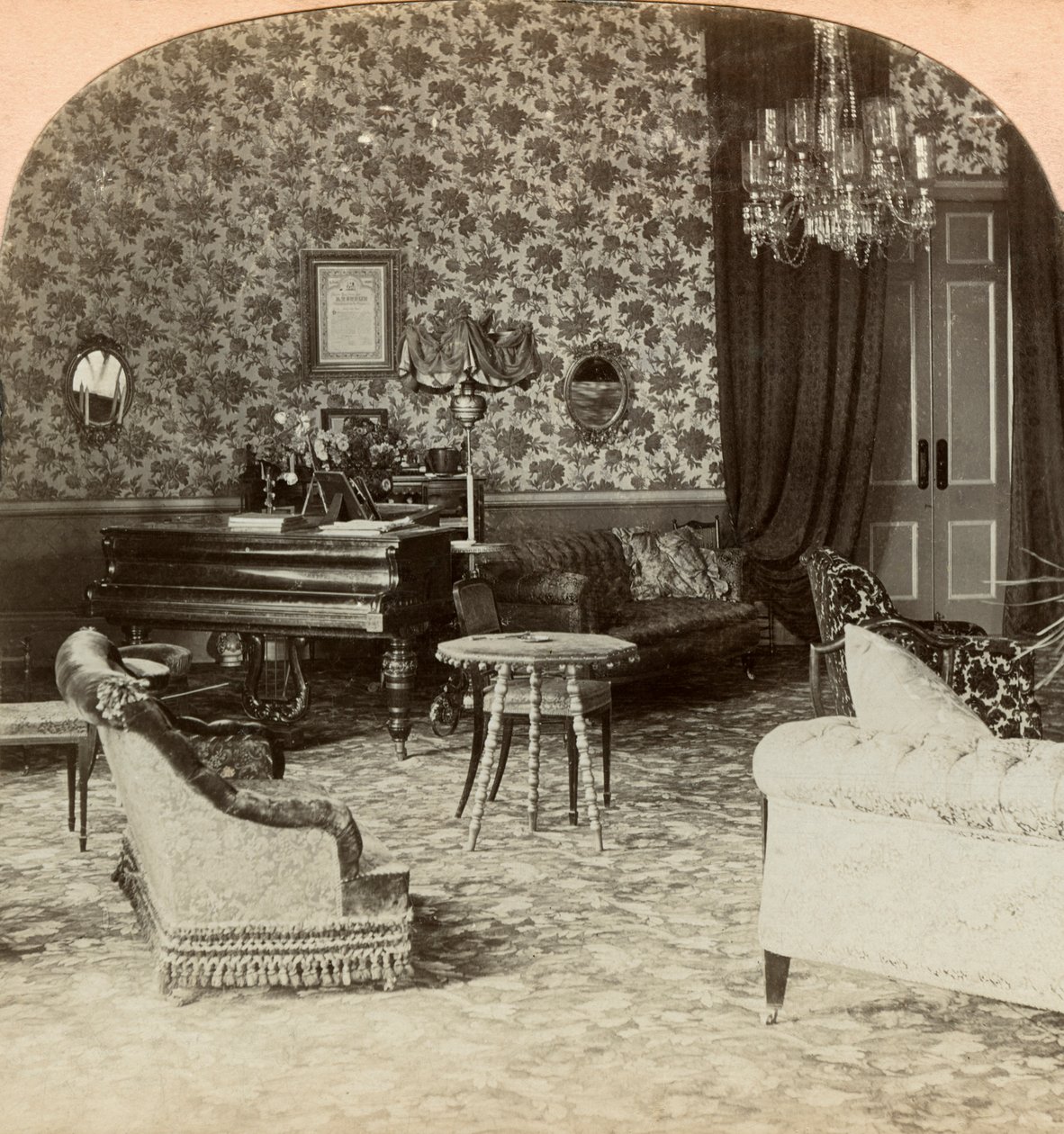 Sala de estar da Presidência, sede de Lord Roberts, Bloemfontein, África do Sul, 1900. de Keystone View Company