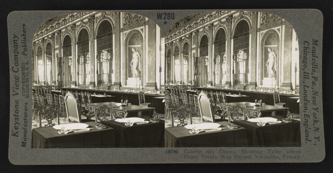 Galerie des Glaces, mostrando a mesa onde o tratado de paz foi assinado, Versalhes de Keystone View Company