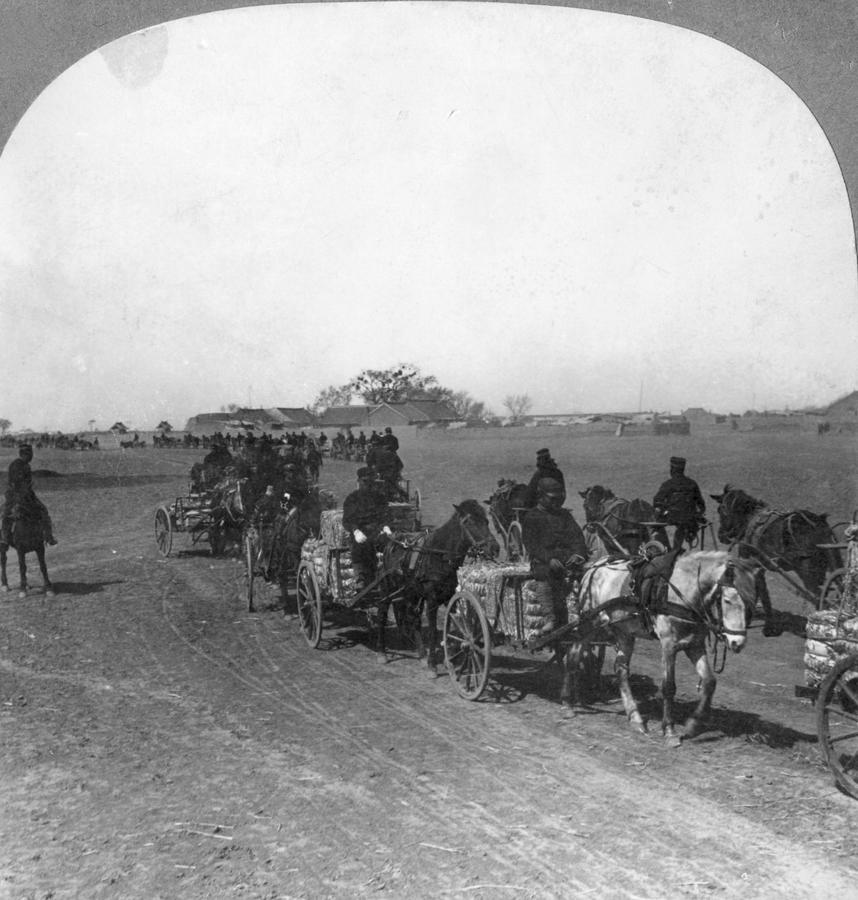 Trem de transporte militar japonês, Manchúria, 1906 de Keystone View Company