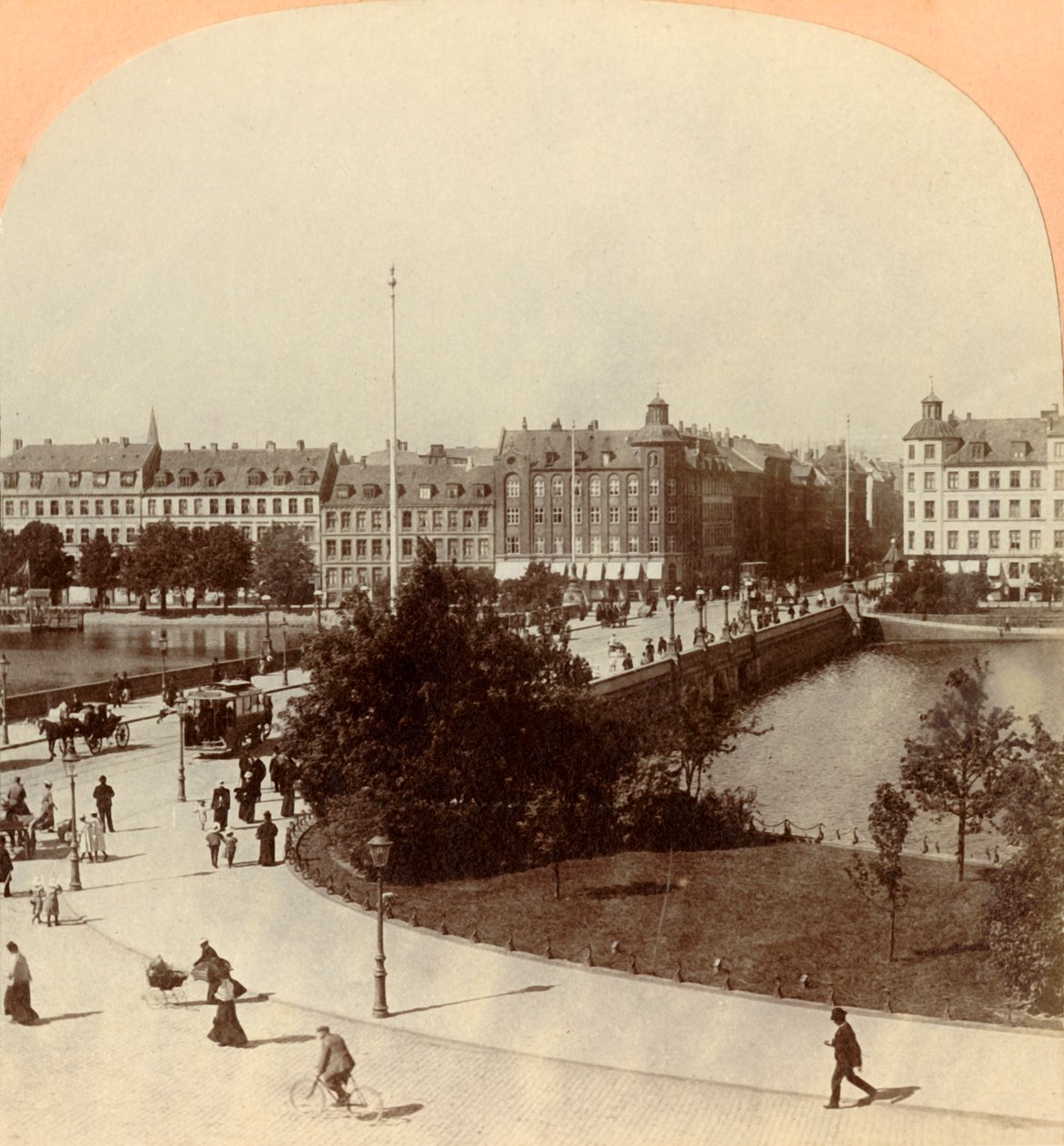 Ponte da rainha Louise, Copenhaga, Dinamarca, 1901. de Keystone View Company