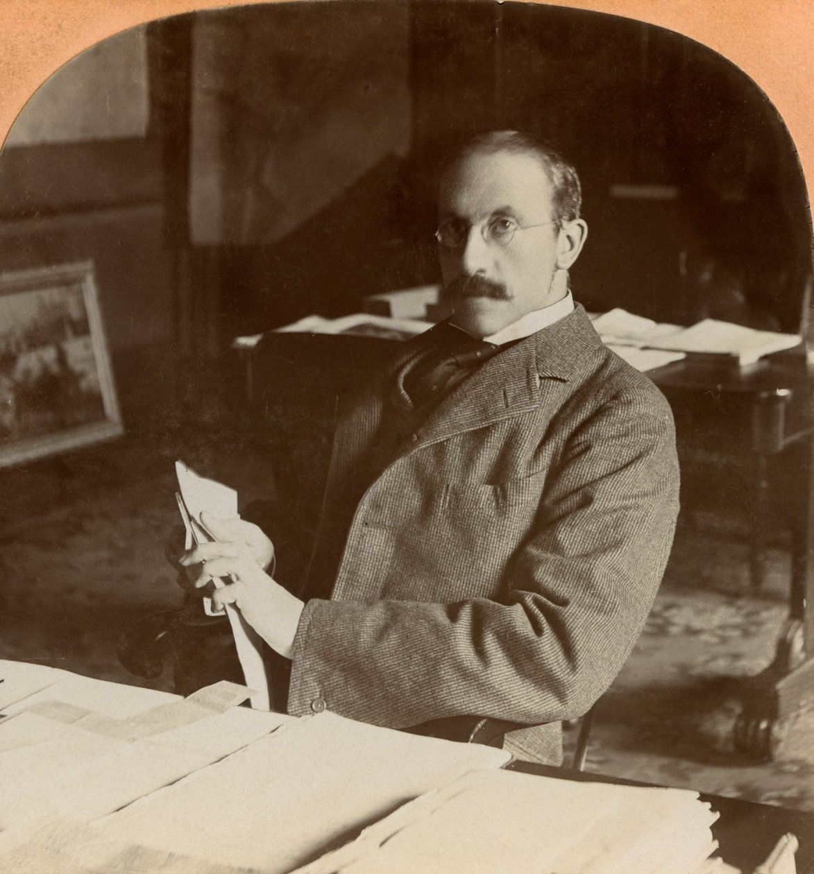 Sir Alfred Milner, estadista britânico, 1900. de Keystone View Company