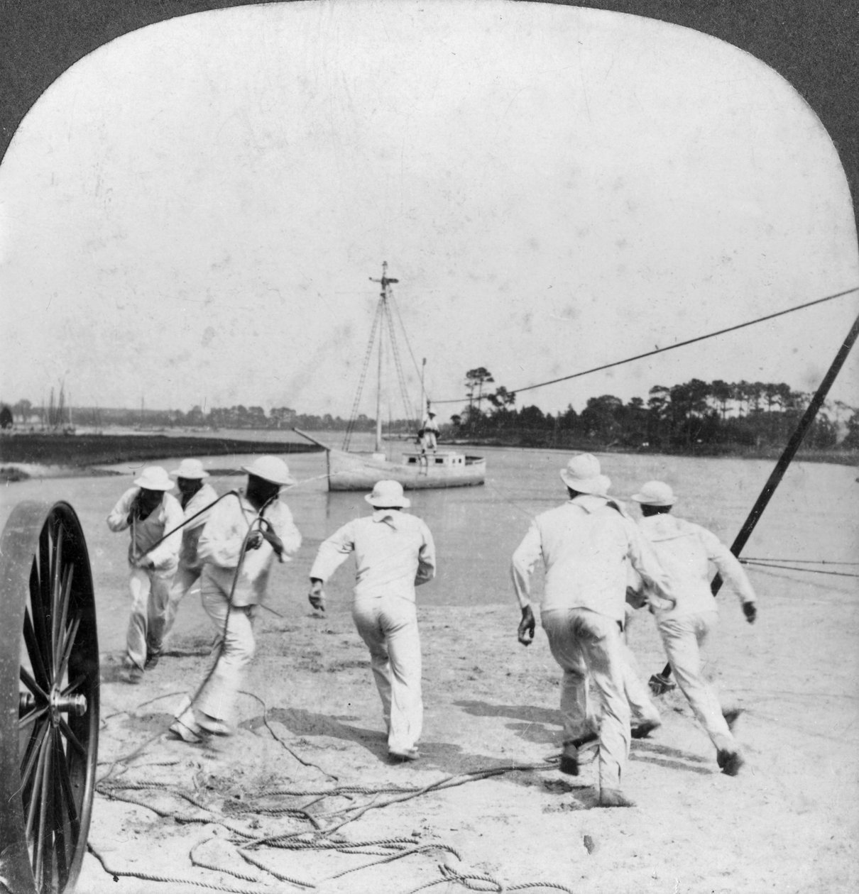 Algumas operações do Corpo de Salvamento, Exposição de Jamestown, Virgínia, EUA, 1907 de Keystone View Company