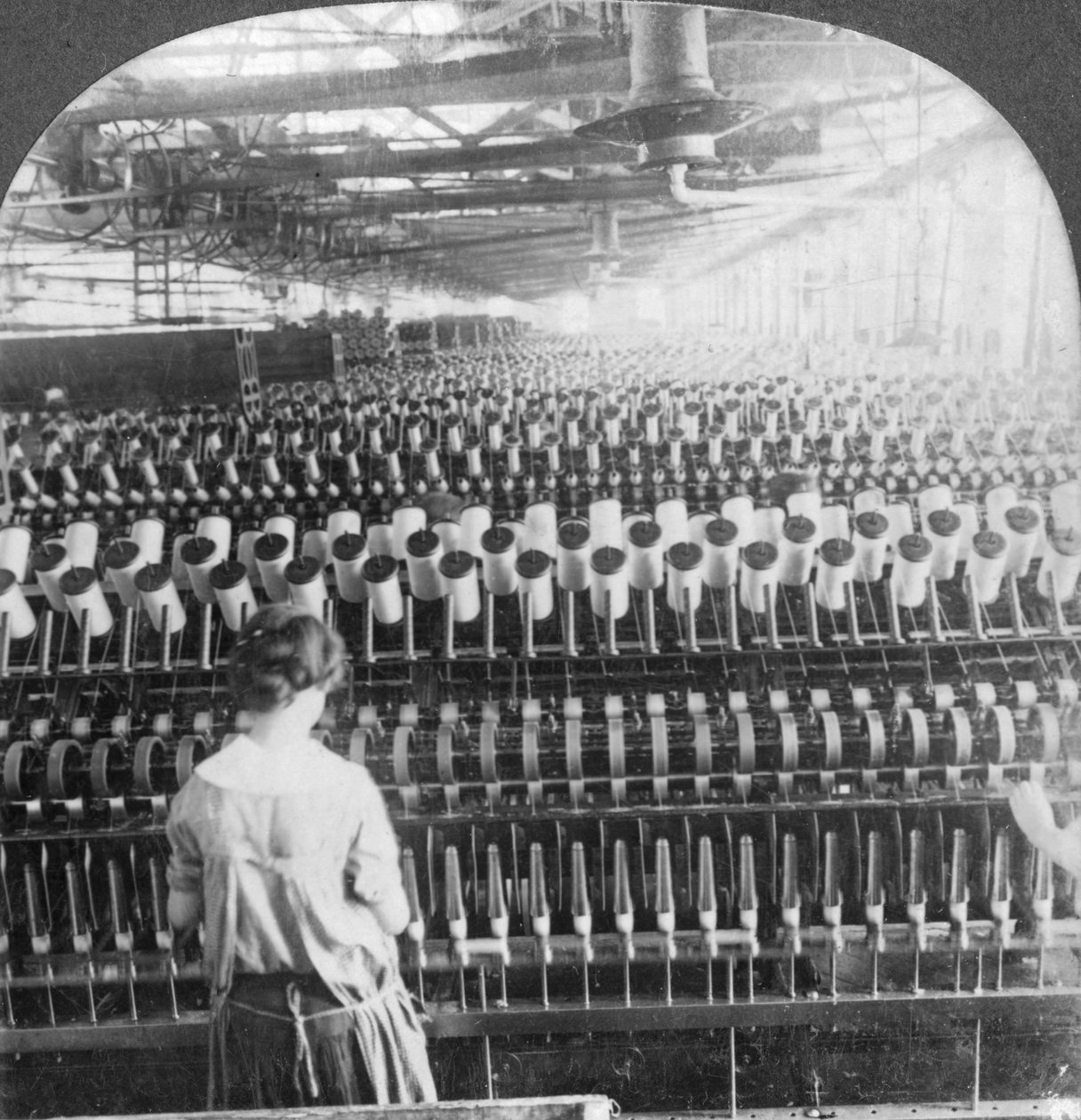 Spinning room, Filadélfia, Pensilvânia, EUA, final do século XIX ou início do século XX de Keystone View Company