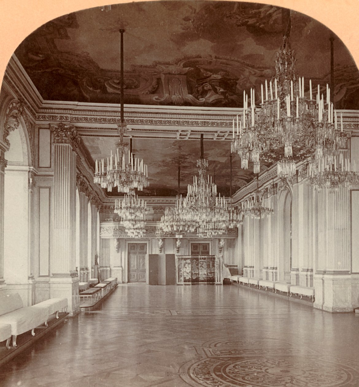 O salão de dança, palácio real, Estocolmo, Suécia, 1901. de Keystone View Company