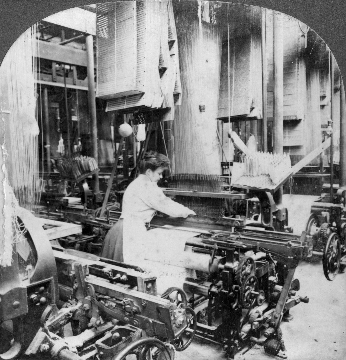 Tecelagem de tecido de linho, Montreal, Canadá, início do século XX de Keystone View Company