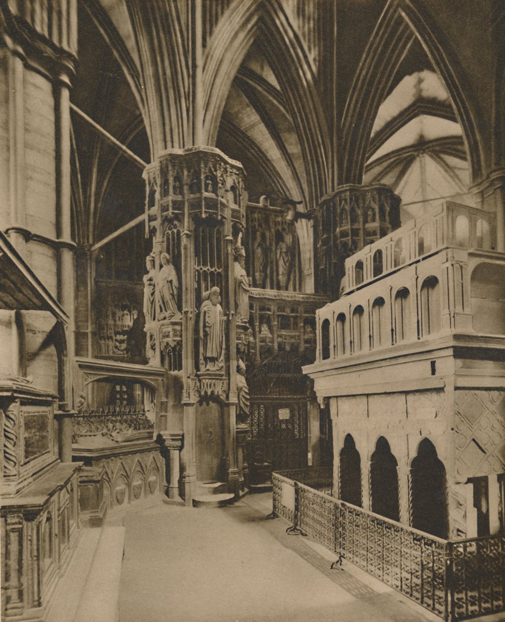 "O Santuário de Eduardo, o Confessor Atrás do Altar Superior", c1935. de King