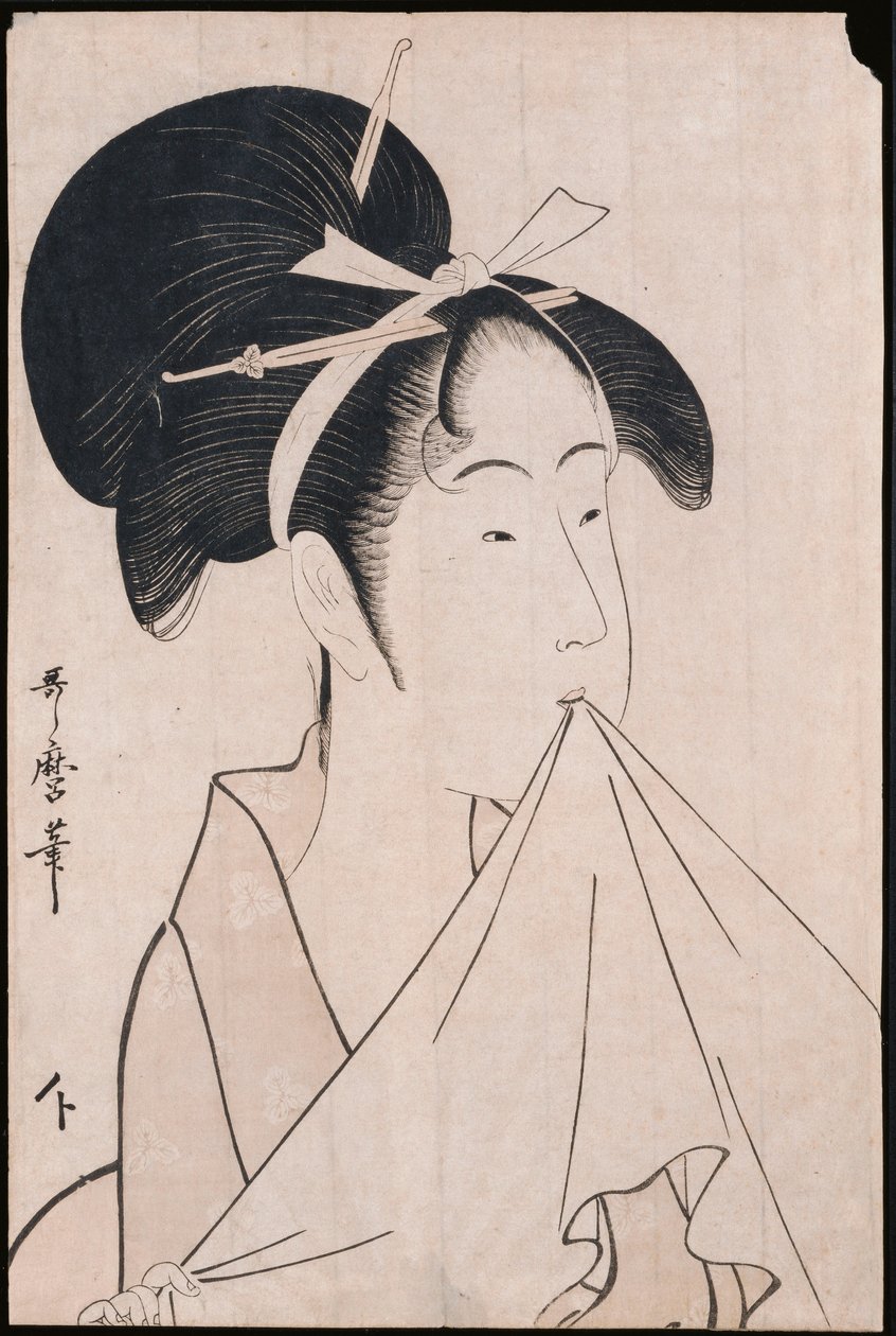 Um retrato do busto de Okita da Naniwaya segurando uma toalha de mão nos dentes e esticando o pano de Kitagawa Utamaro