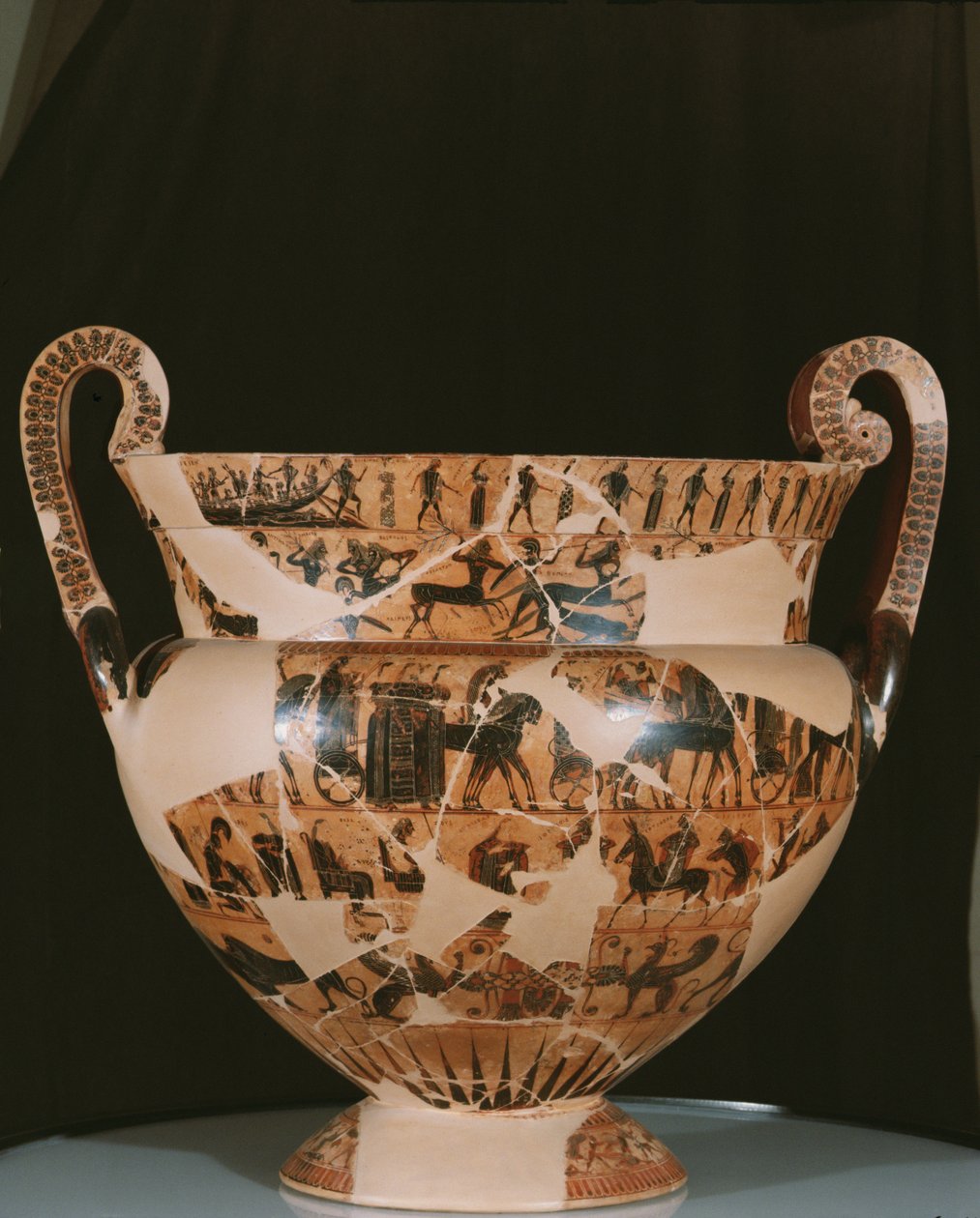 O vaso François Vase, fabricado pela Ergotimos (fl.575-560 BC) c.570 BC (cerâmica) de Kleitias Kleitias