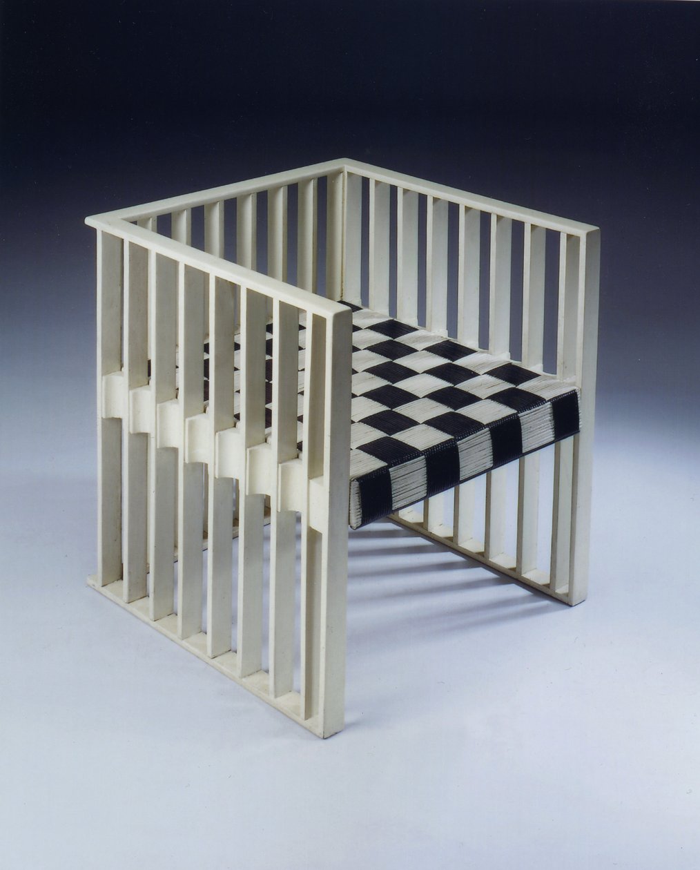 Uma poltrona pintada de faia e bengala, c.1901 de Koloman Moser