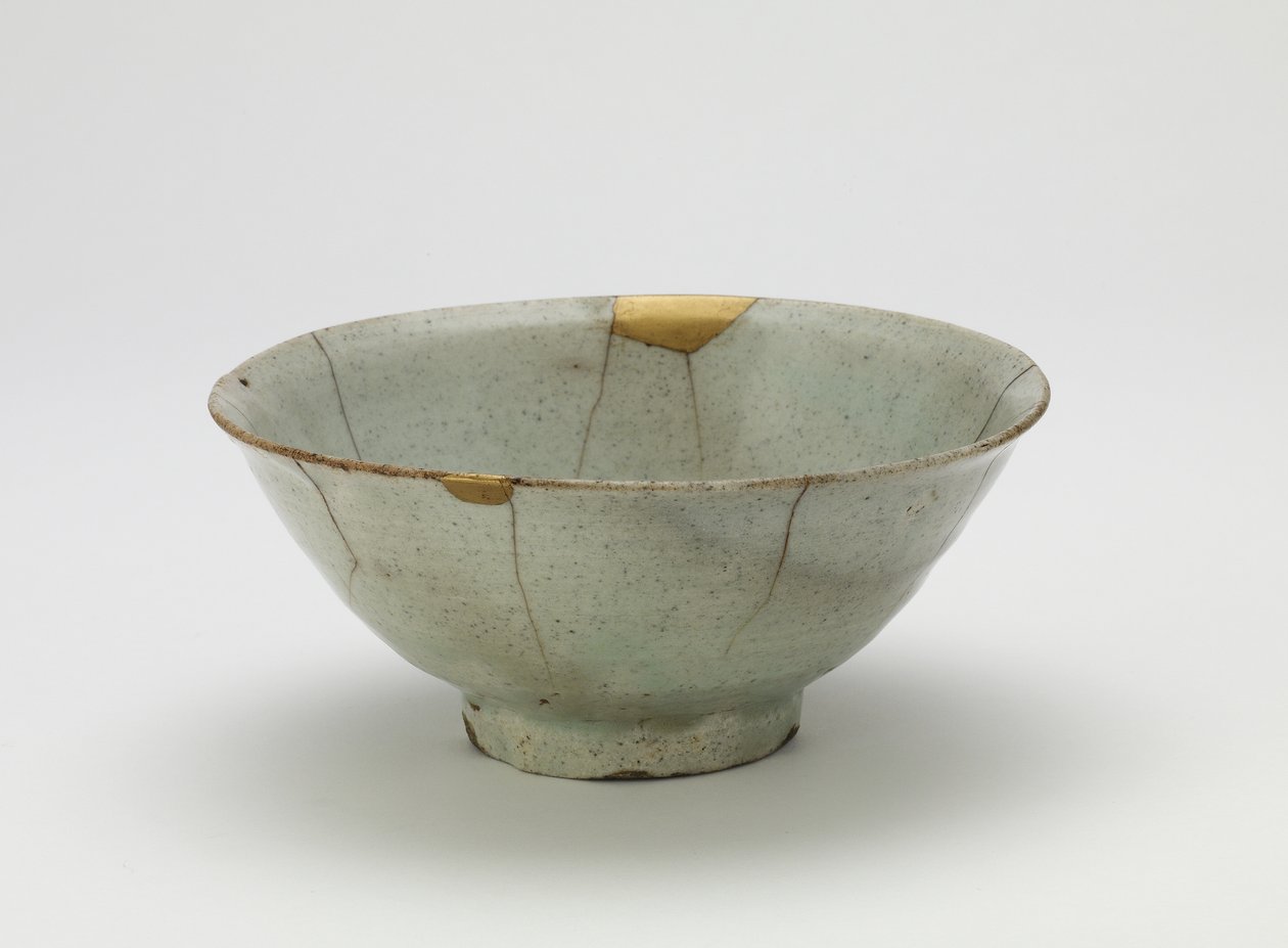 Tigela, início do século 17 (porcelana com esmalte transparente, azul claro, reparos em laca dourada) de Korean School