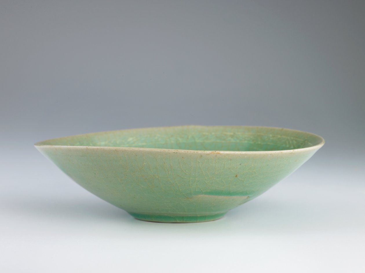 Tigela com decoração incrustada de peixes emparelhados, segunda metade do século 12 (grés com incrustações brancas sob esmalte celadon) de Korean School