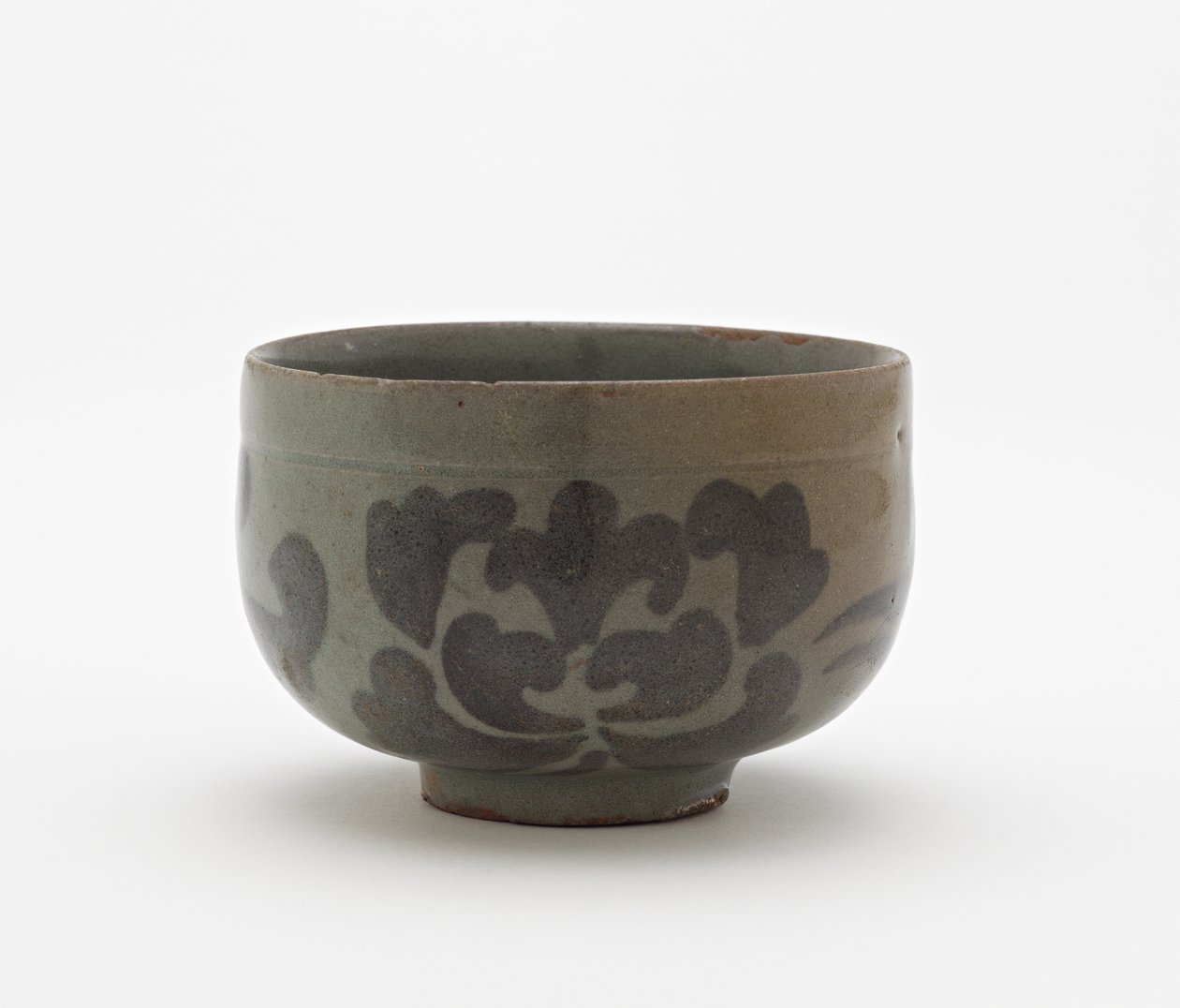 Taça com desenho de flores de peônia, primeira metade do século 12 de Korean School