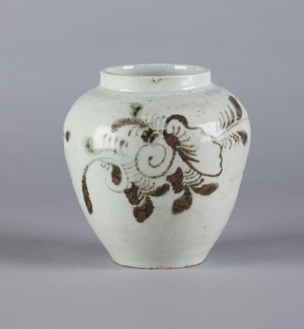 Jarra com desenho floral, dinastia Yi, 1392-1910 (cerâmica) de Korean School