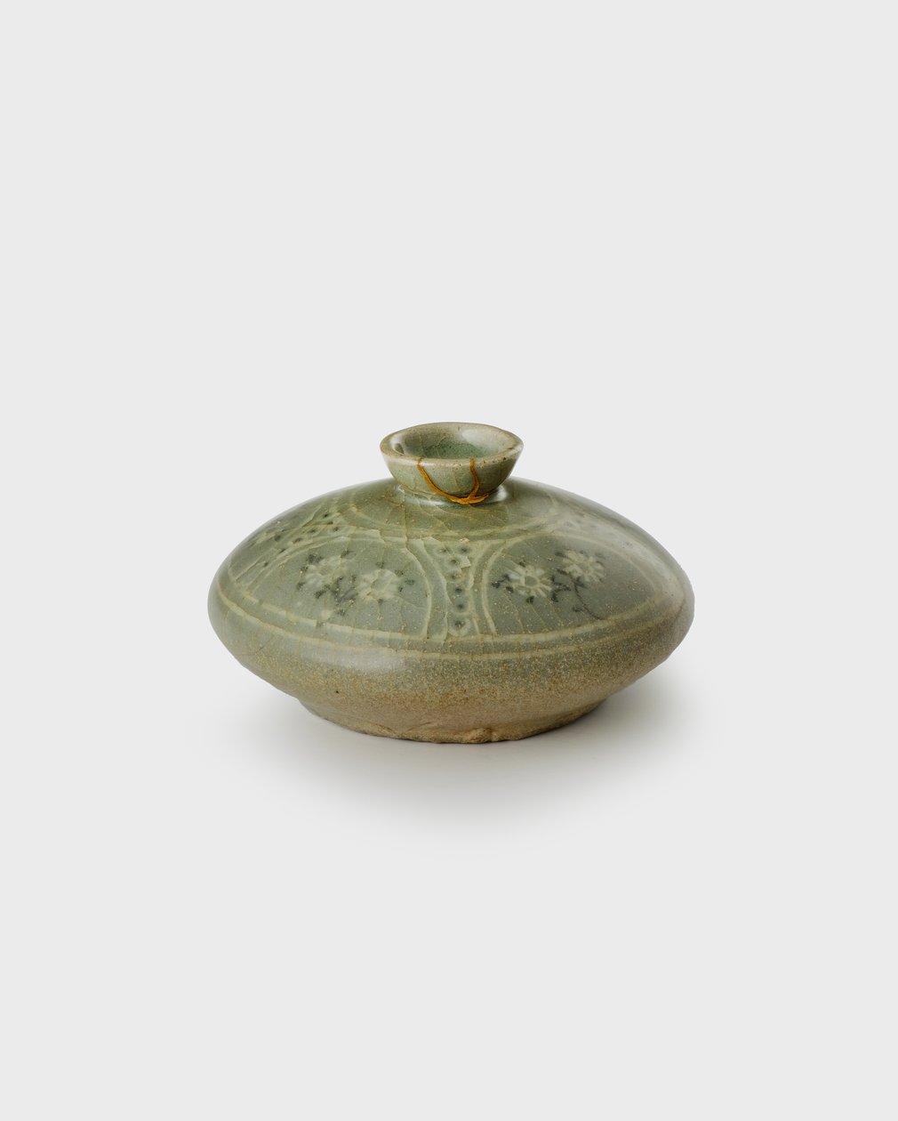Garrafa de azeite, final do século XII (grés com decoração de deslizamento incrustado e
celadon glaze) de Korean School