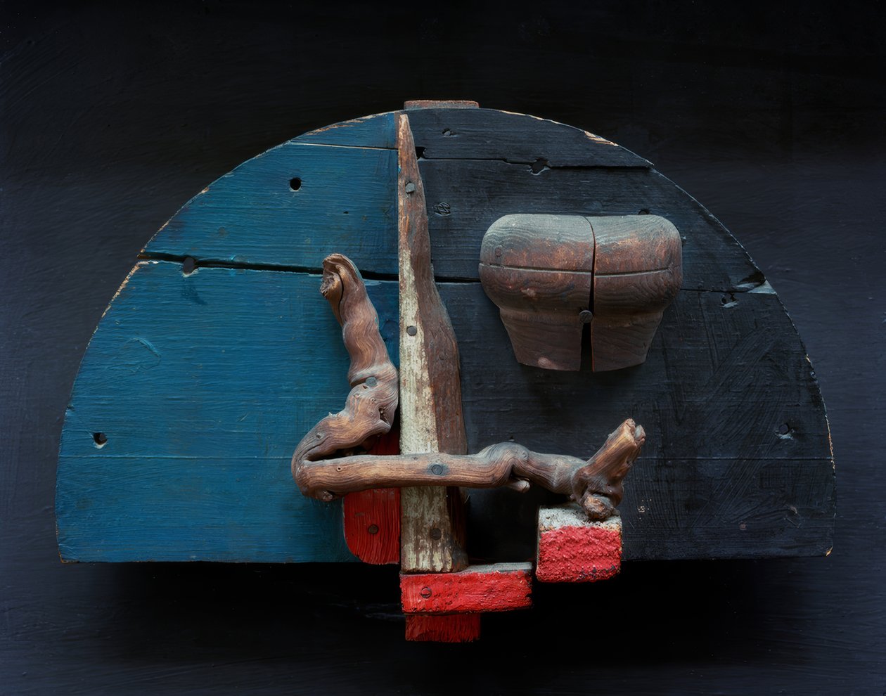 Sem título (construção em madeira) de Kurt Schwitters