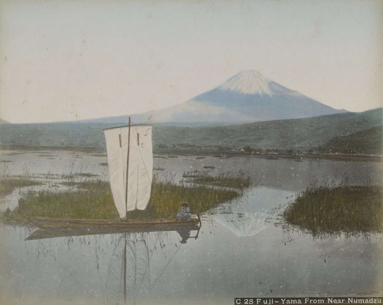 Fuji-Yama De Near Numadzu, c.1890 (impressões de albume de prata com cor aplicada) de Kusakabe Kimbei