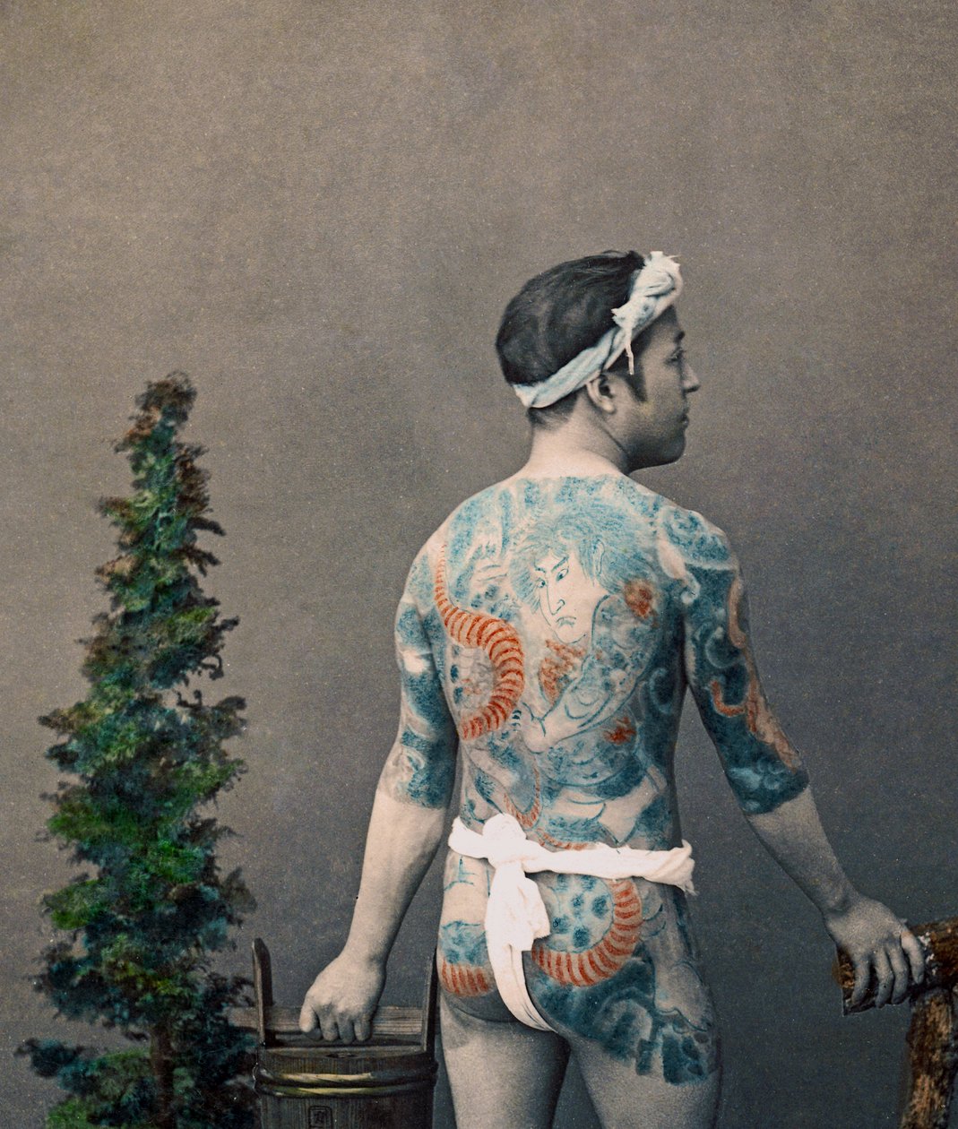 Tatuado japonês Betto-Groom, c.1880 (impressão colorida de álbuns à mão) de Kusakabe Kimbei