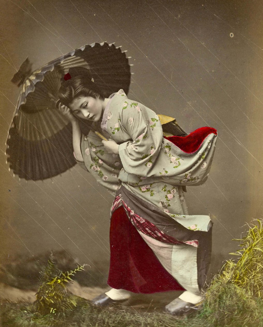 Mulher, pego, chuva, tempestade, c.1890 de Kusakabe Kimbei