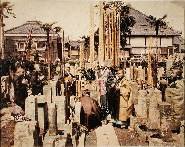 Um funeral japonês (impressão de álbuns coloridos à mão) de Kusakabe (attr. to) Kimbei
