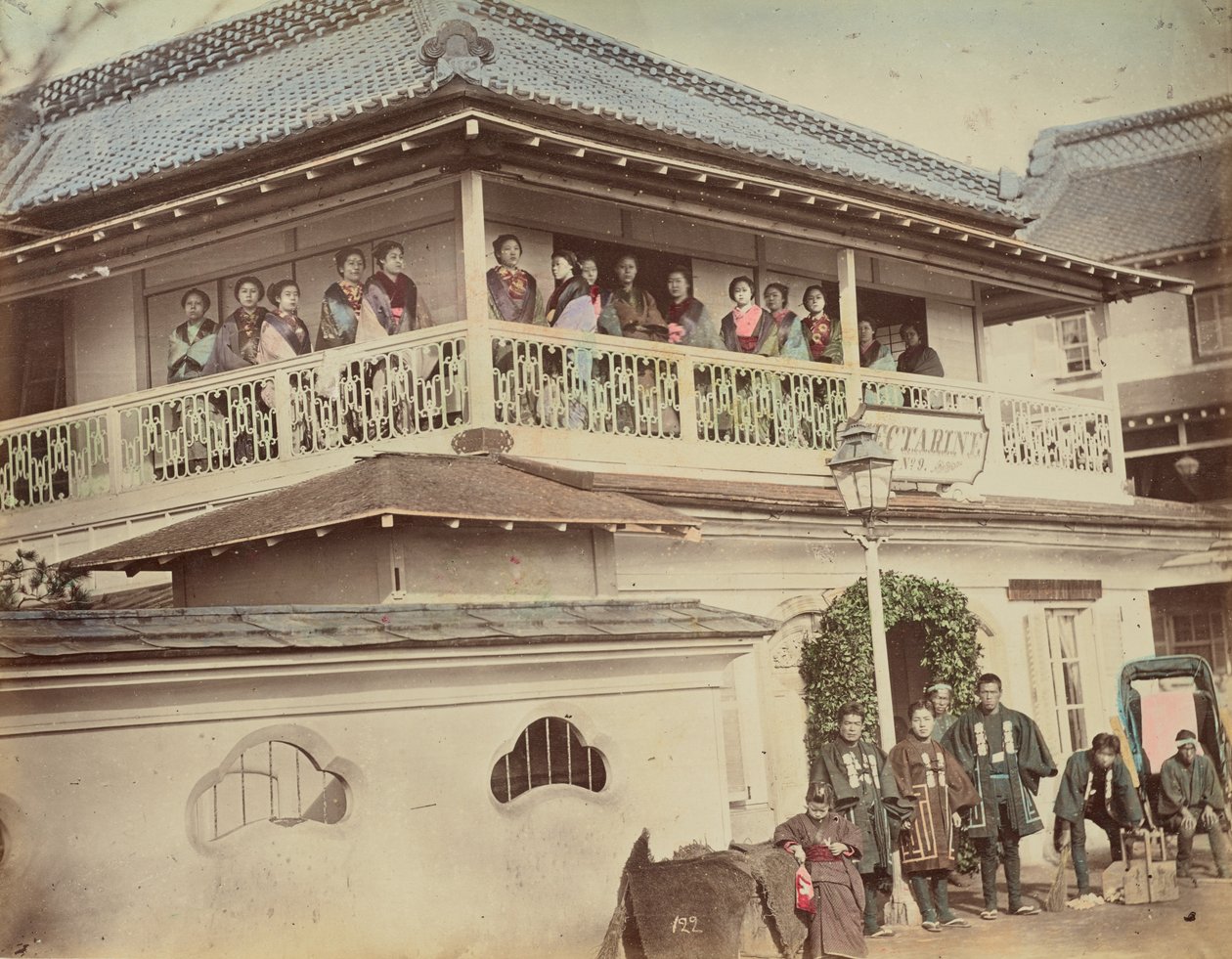 [Casa da Gueixa] de Kusakabe Kimbei