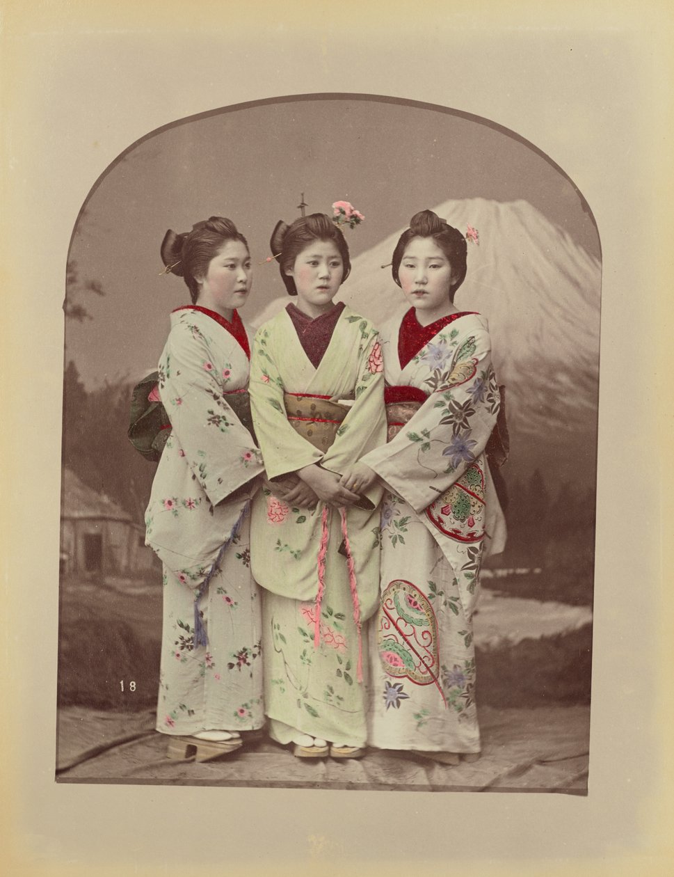 [Três raparigas] de Kusakabe Kimbei