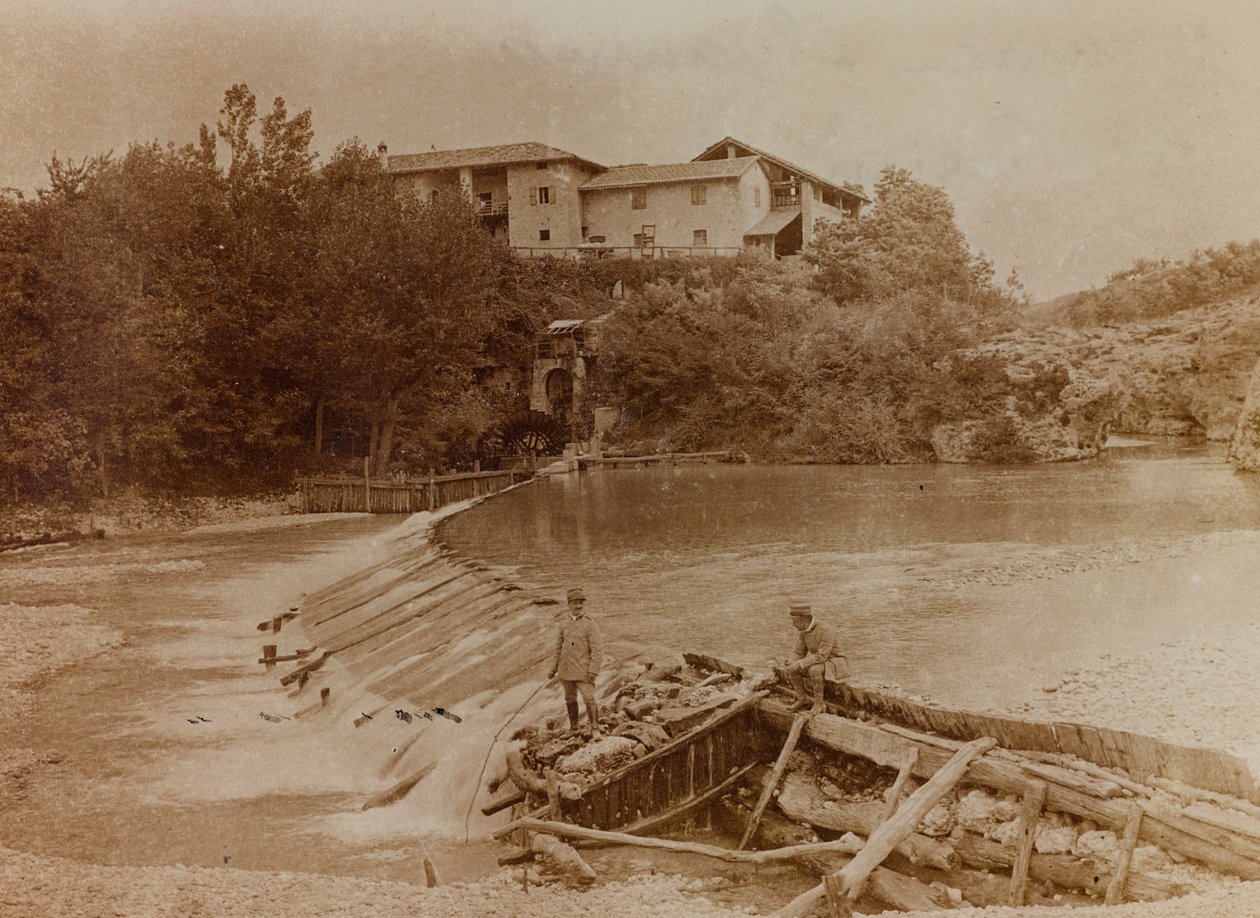 Álbum da Primeira Guerra Mundial em Friuli-Venezia Giulia: o rio Natisone em Premariacco,Udine, Itália (foto a p/b) de L. Verdiani