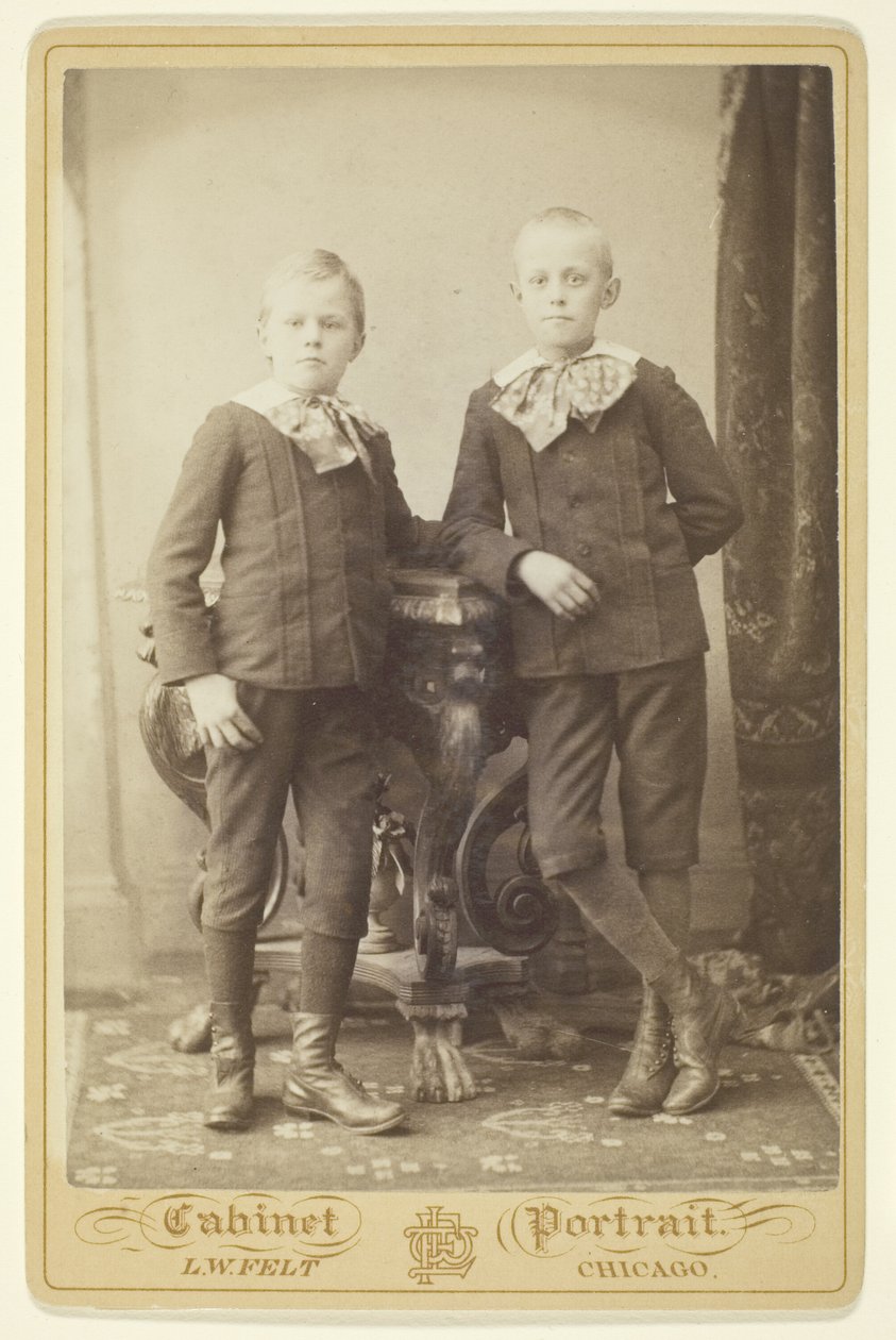 Dois rapazes de L. W. Felt