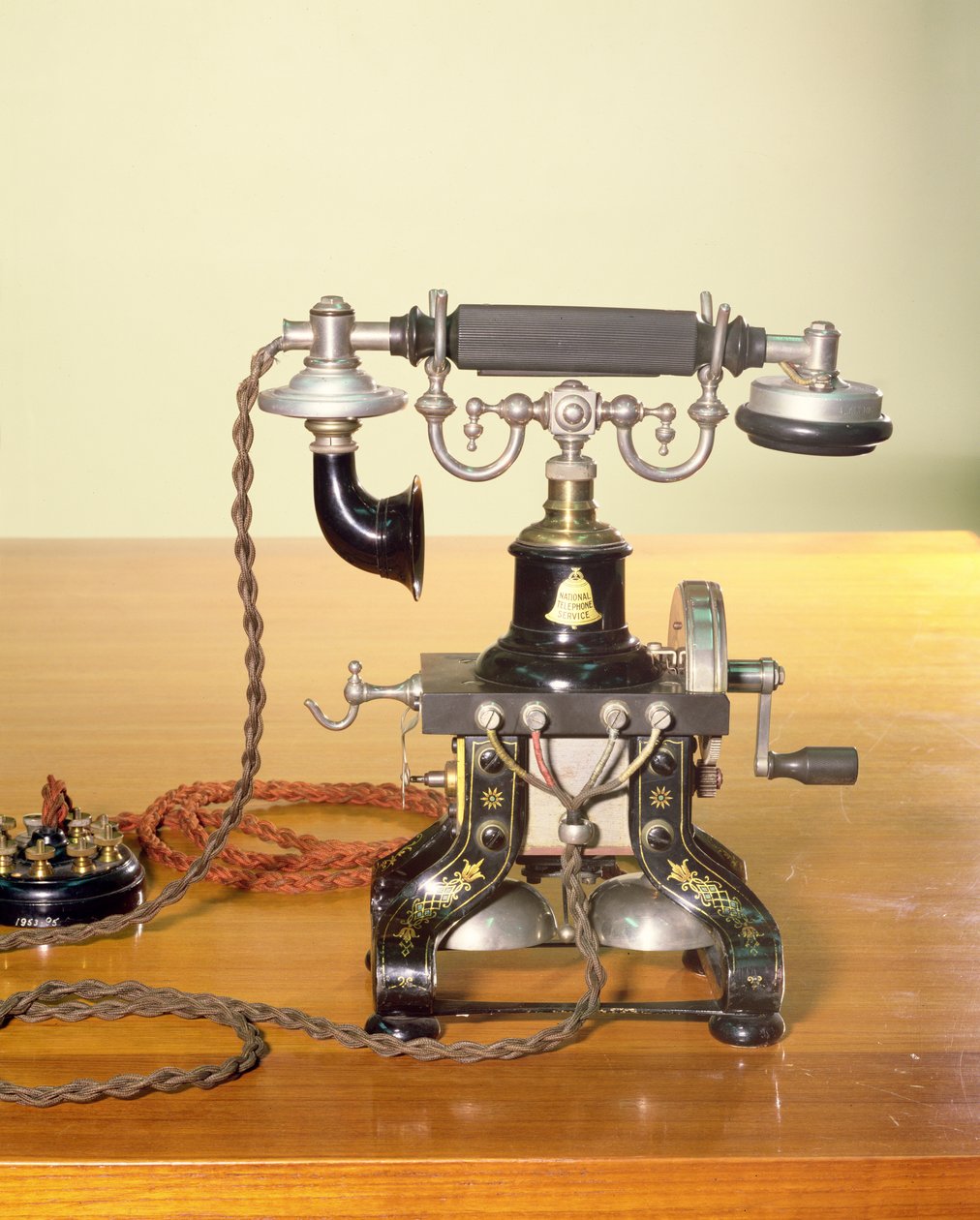 Ericsson Telephone, 1890 (mídia mista) de Lars Magnus Ericsson